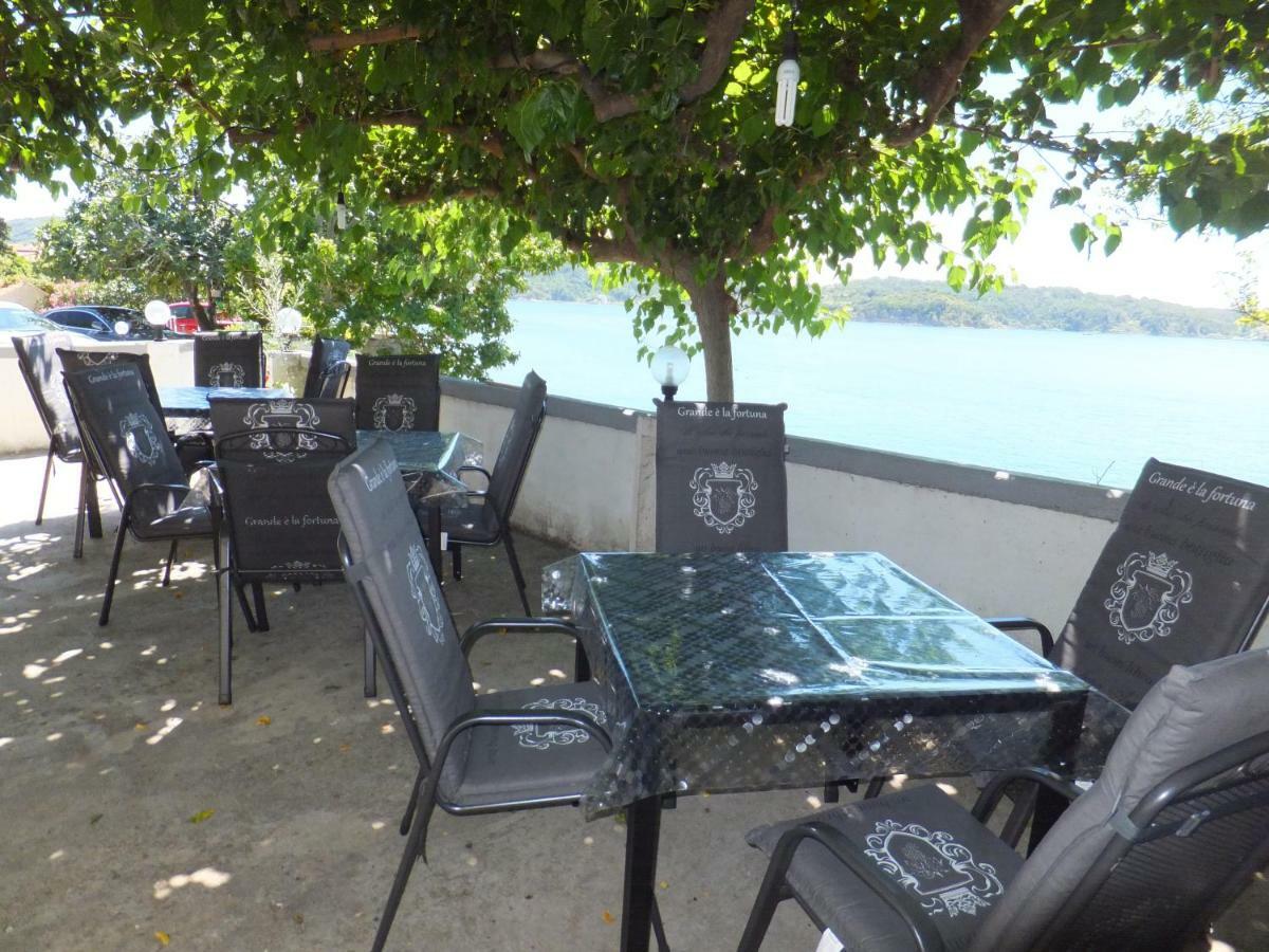 Apartments Justic Supetarska Draga Exterior foto